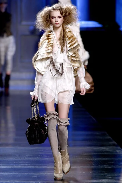 Look 7